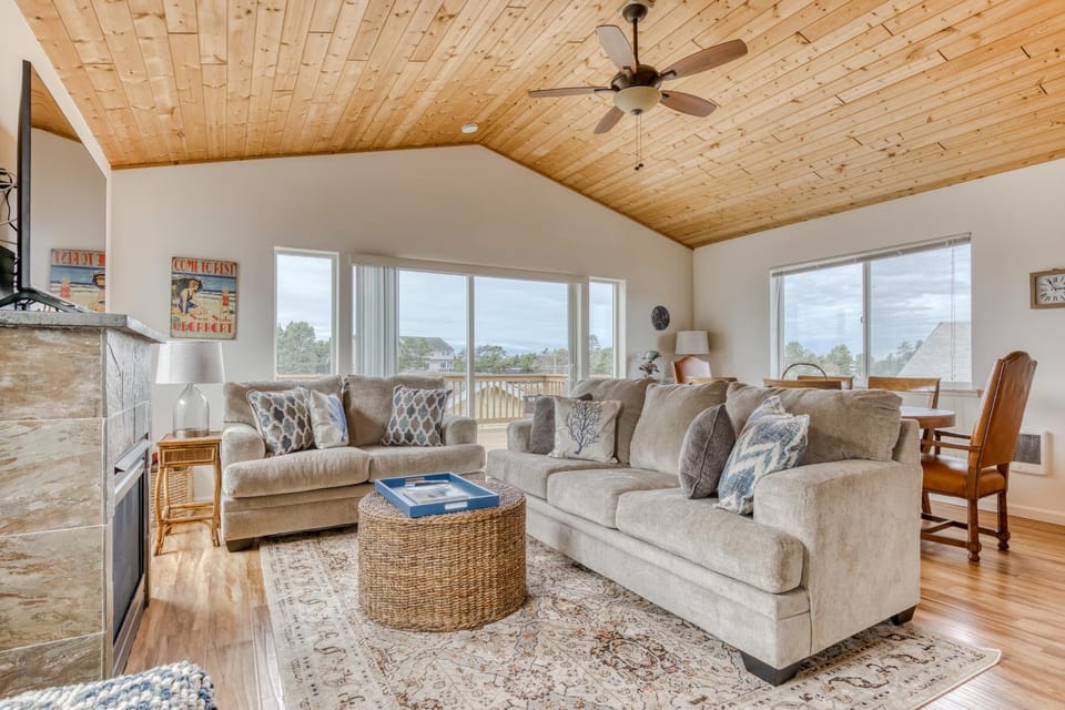 Riveredge Retreat House in Seaside