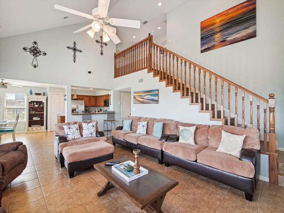 Living room, Seating area, furniture