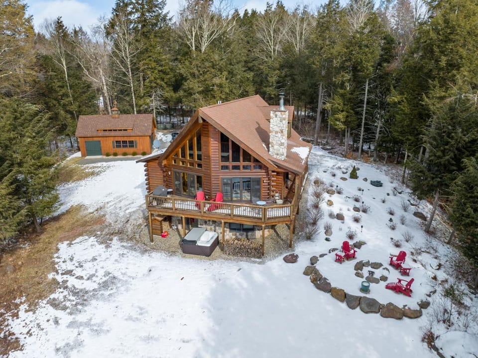 Beautiful Chalet, mins to Hunter/Windham slopes Chalet in Capital District, NY, USA