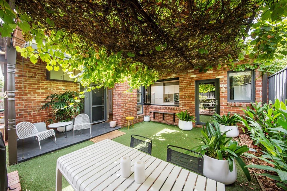 Garden, Garden, Seating area, Dining area