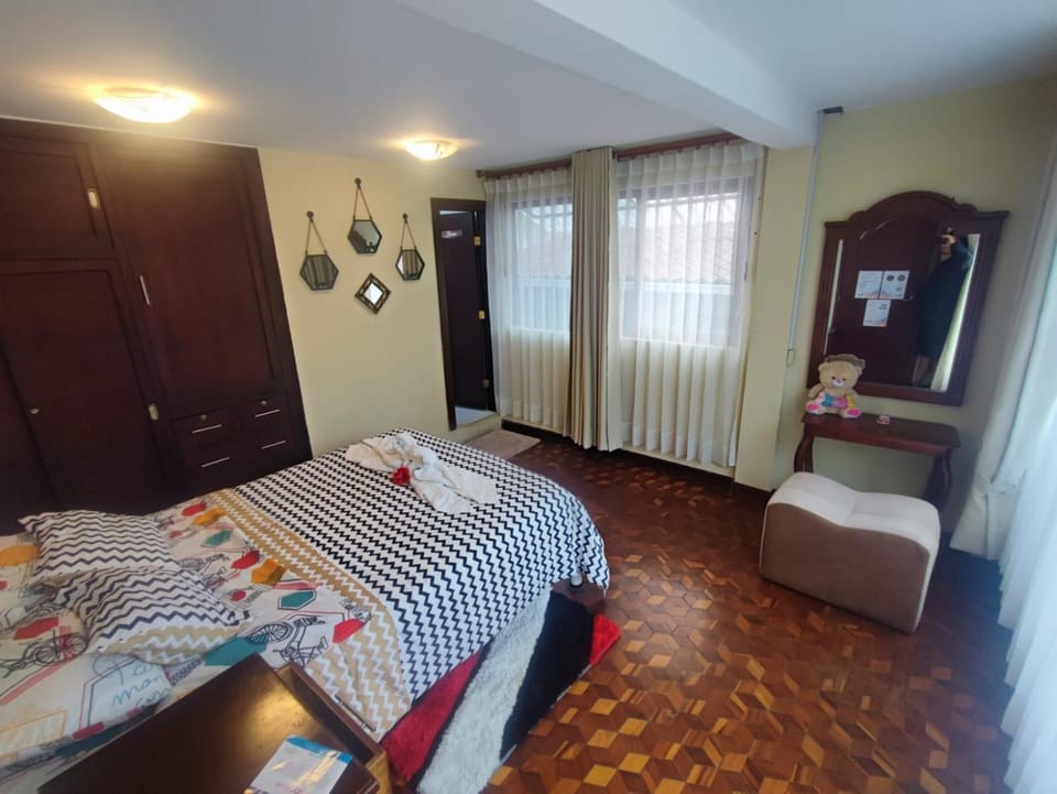 MATRIMONIAL TURI centro de la ciudad, garaje Vacation rental in Banos