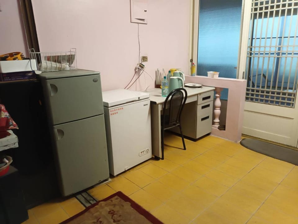 Kitchen or kitchenette, Living room, Dining area, minibar, oven