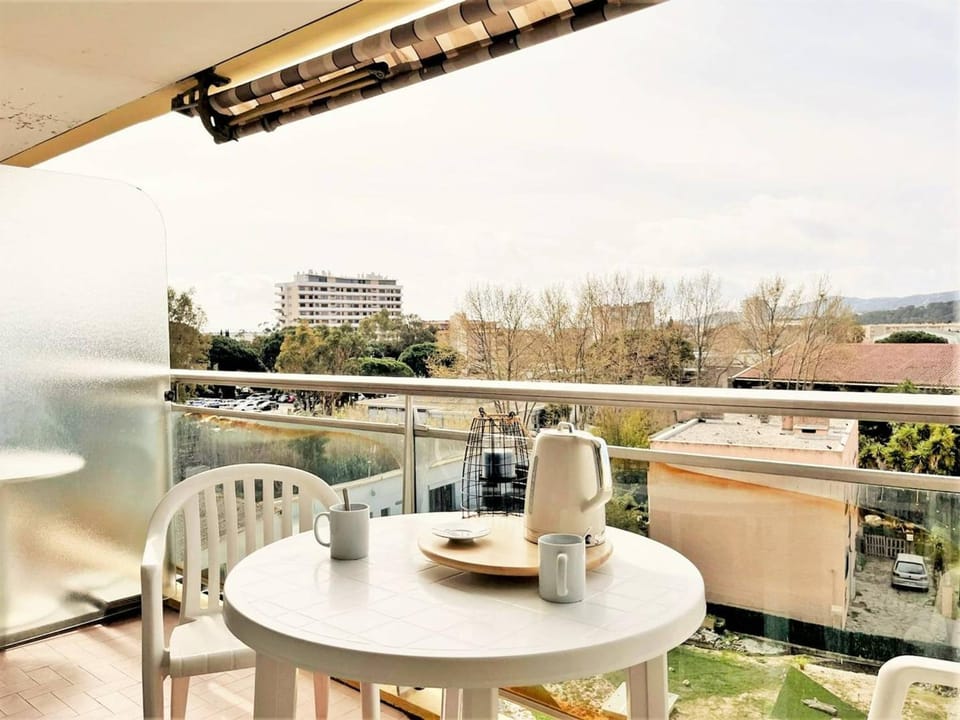Charmant T2 climatisé, proche plage, 4 couchages - Le Lavandou - FR-1-251-477 Apartment in Le Lavandou