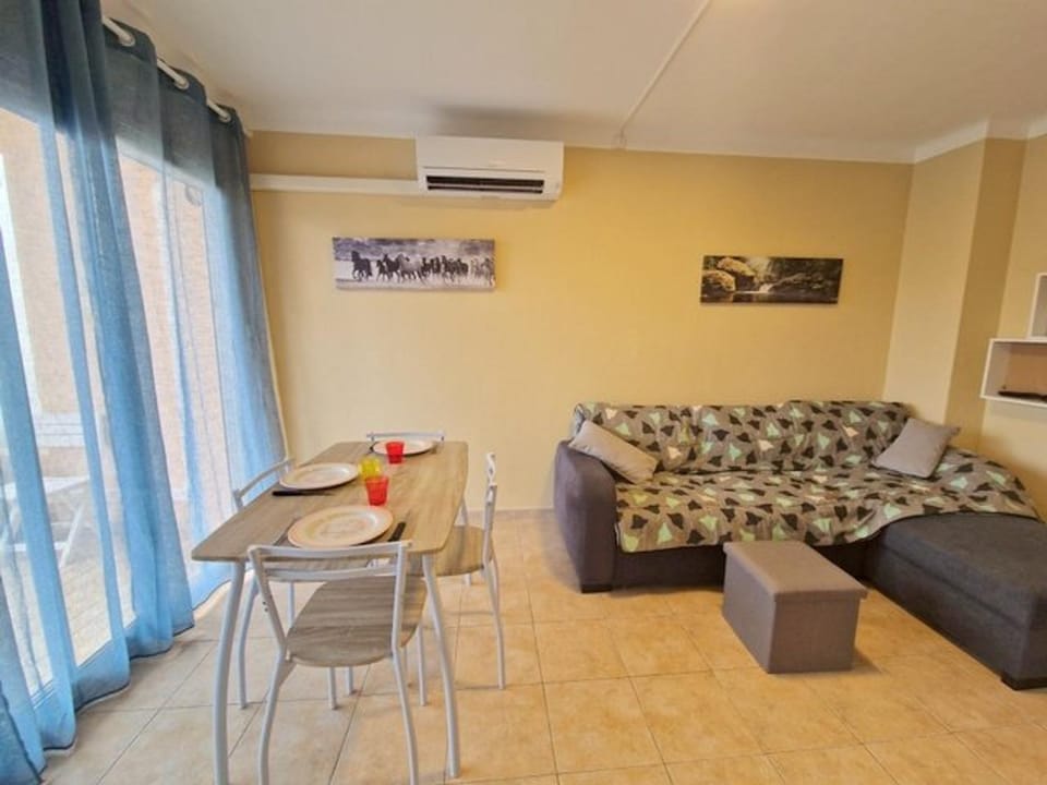 Appartement T2 au cœur de Canet, parking, climatisation - FR-1-696-26 Apartment in Canet-en-Roussillon