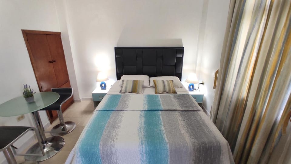Bed, Photo of the whole room, Seating area, Bedroom