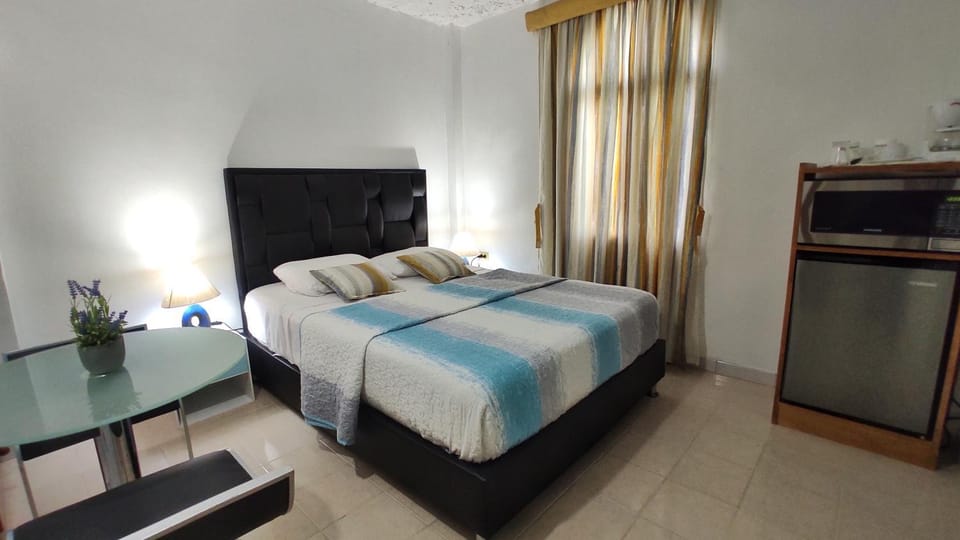 Bed, Dining area, Bedroom, minibar