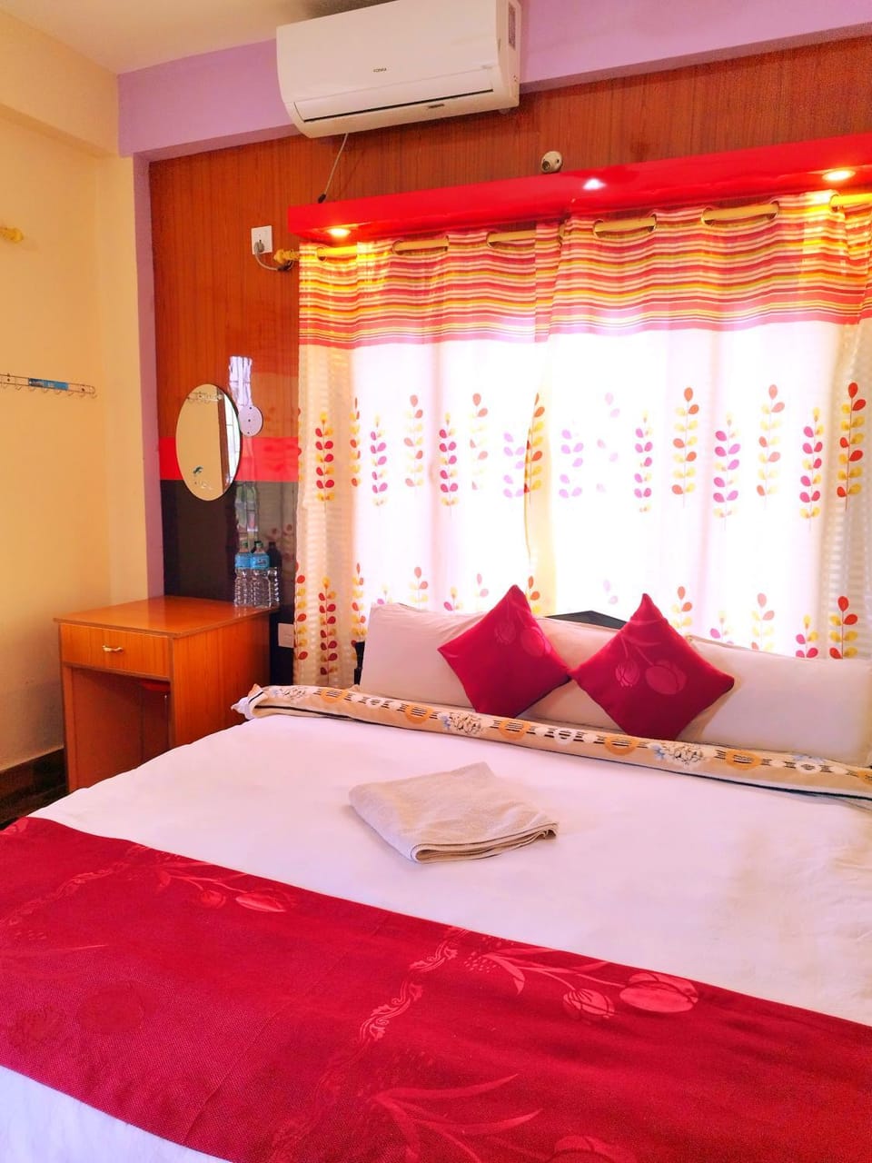 Bed, TV and multimedia, Photo of the whole room, Bedroom, air conditioner