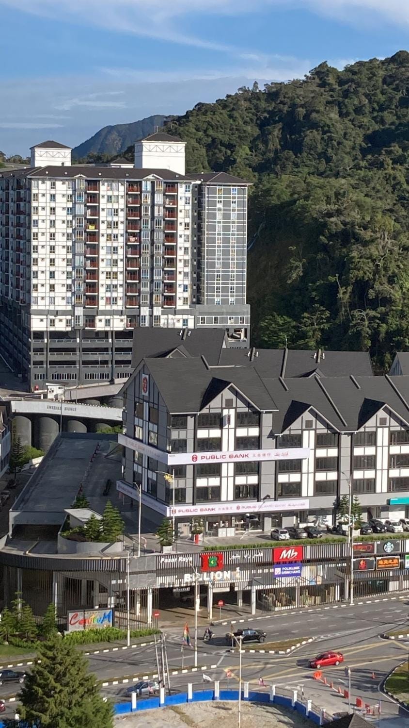 Property building, Natural landscape, Mountain view, Parking
