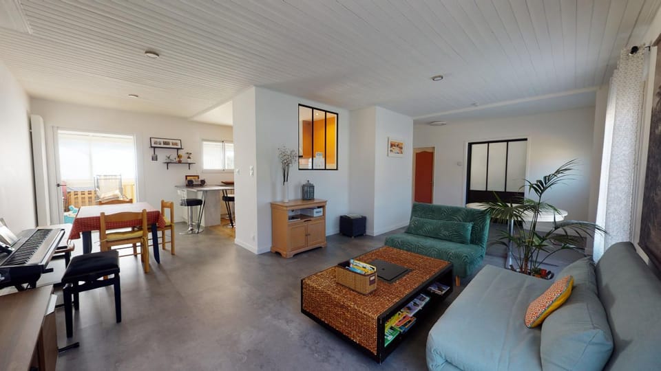 Communal lounge/ TV room, Living room