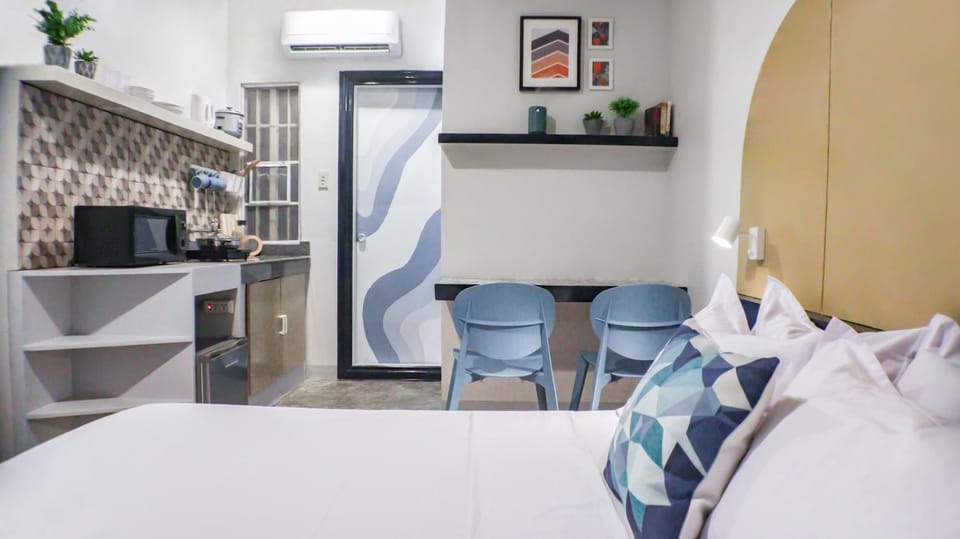 Bed, Kitchen or kitchenette, Photo of the whole room, Dining area, air conditioner