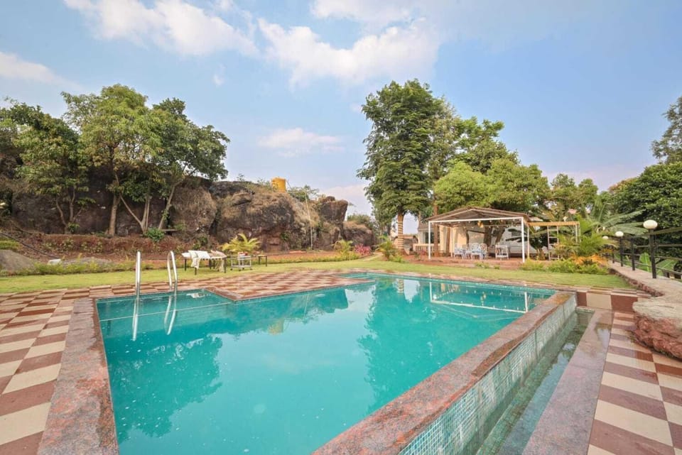 Spring, Day, Natural landscape, Garden, Garden view, Pool view, Swimming pool, Swimming pool