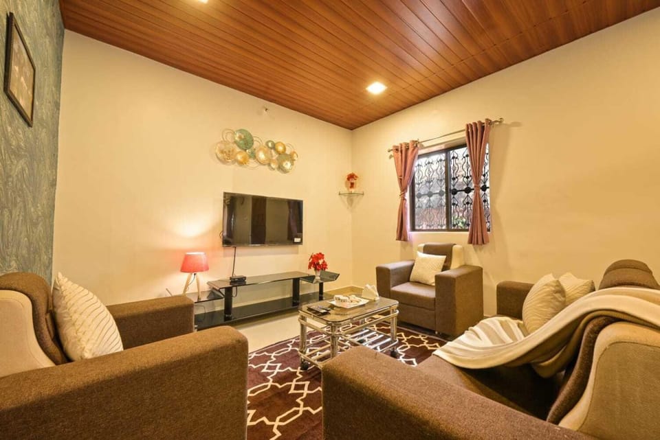 Communal lounge/ TV room, TV and multimedia, Living room, Seating area, Evening entertainment