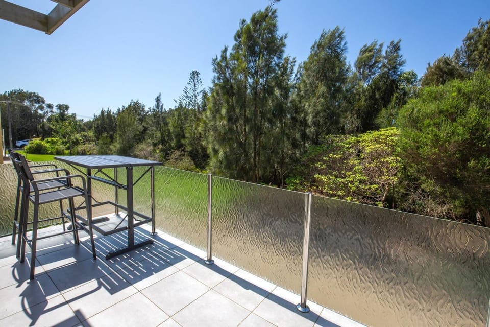 Bowers Nest Pet Friendly 2 Mins Walk to Beach House in Culburra Beach