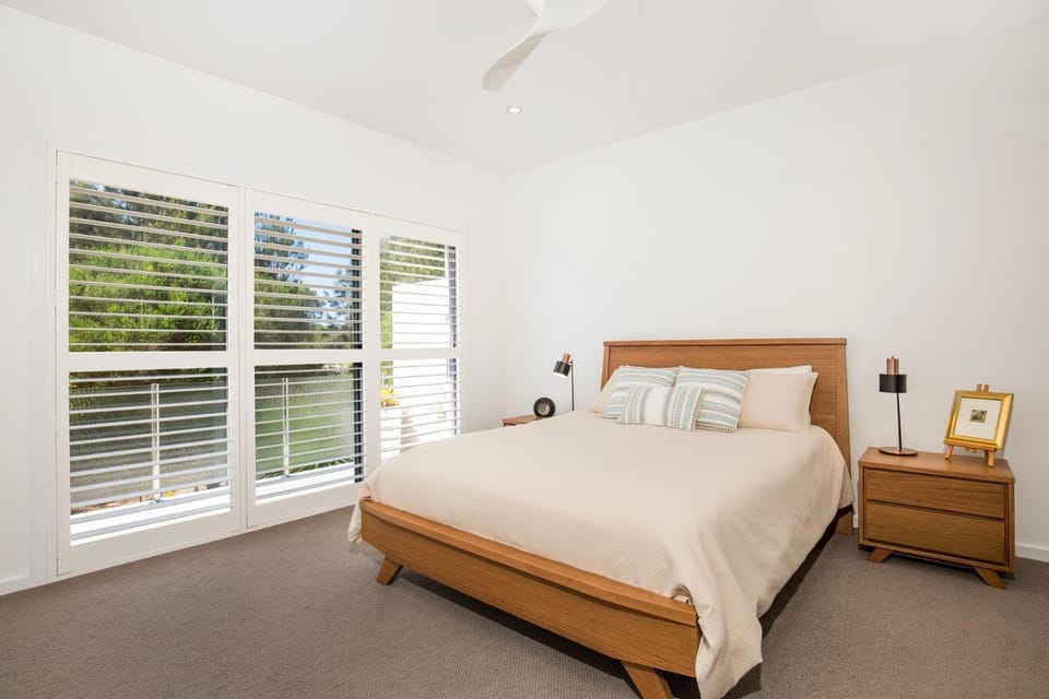 Bowers Nest Pet Friendly 2 Mins Walk to Beach House in Culburra Beach