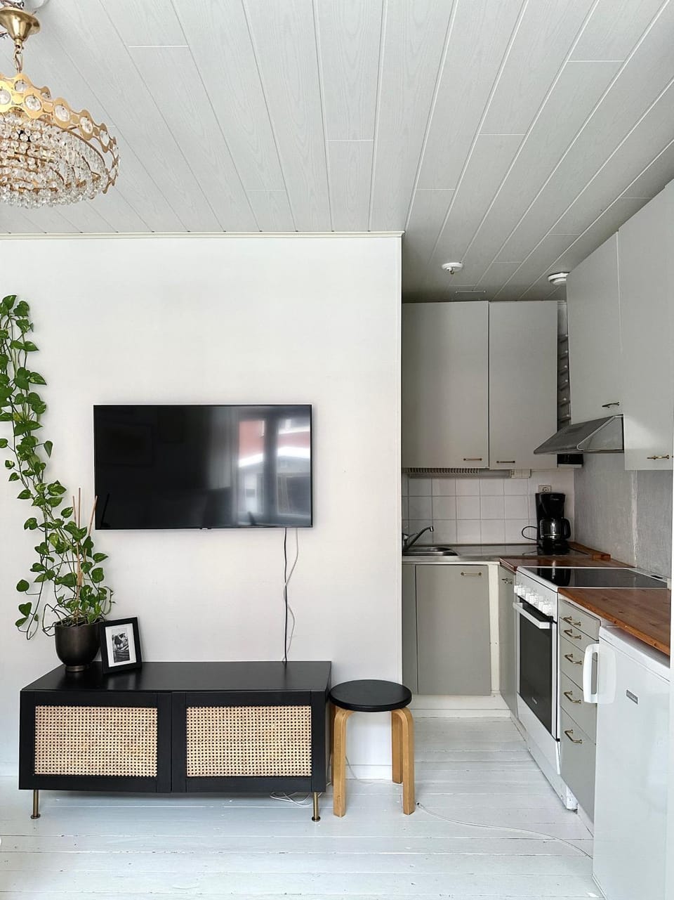Wooden house studio with shared garden Apartment in Helsinki