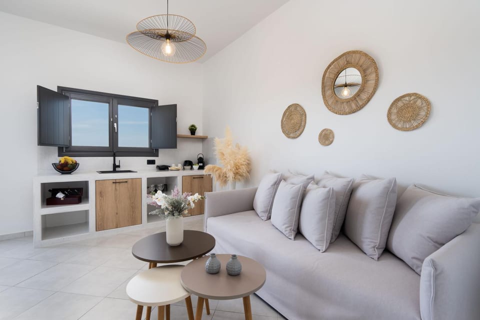 Kitchen or kitchenette, Living room, Seating area
