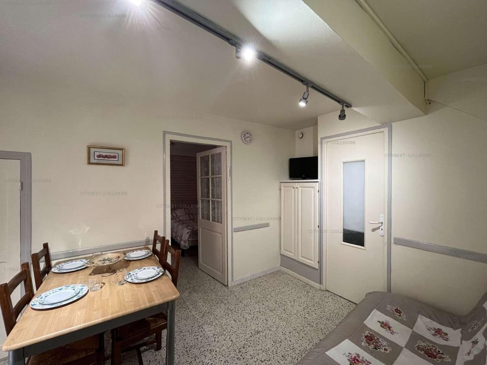 TV and multimedia, Kitchen or kitchenette, Living room, Dining area