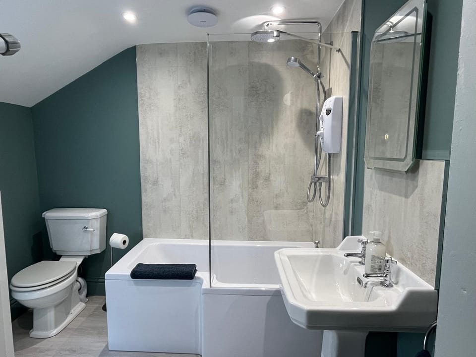 Tŷ Glas, Fishguard, Ideal for beach, coastal path and town! House in Fishguard