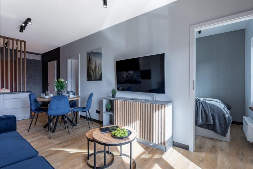 TV and multimedia, Seating area, Dining area