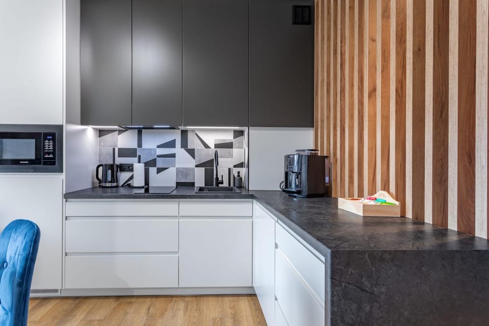 Coffee/tea facilities, Kitchen or kitchenette, minibar, stove