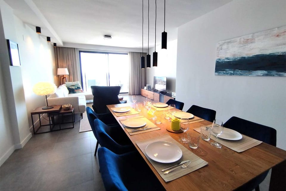 Living room, Food and drinks, Dining area