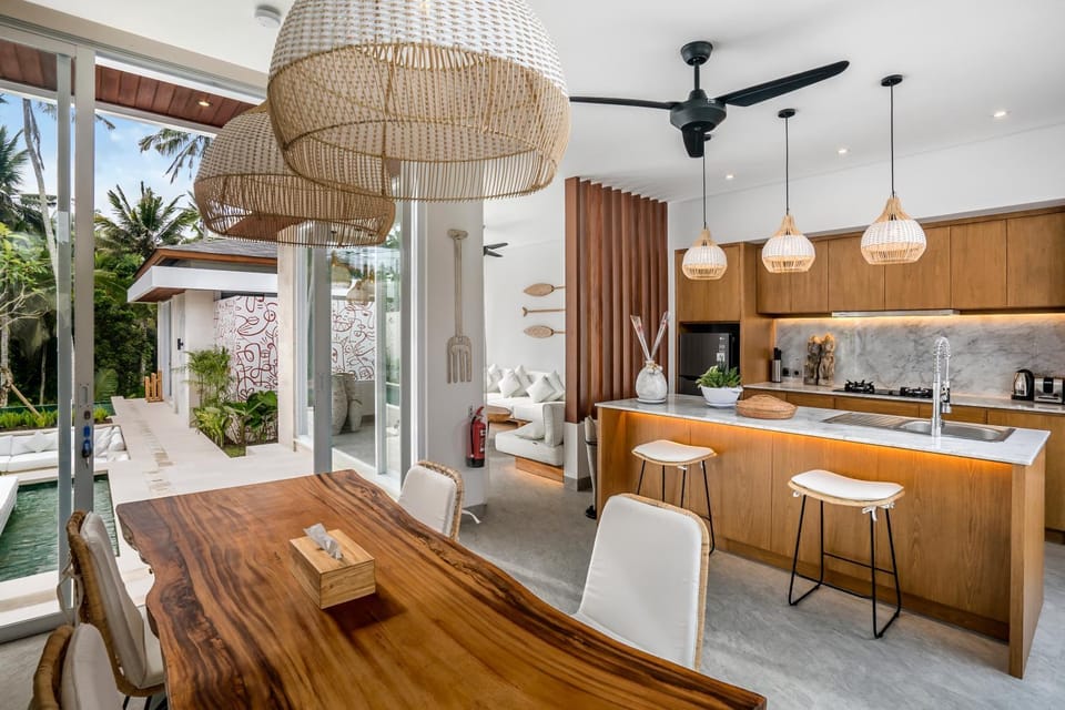 Coffee/tea facilities, Kitchen or kitchenette, Living room, Seating area