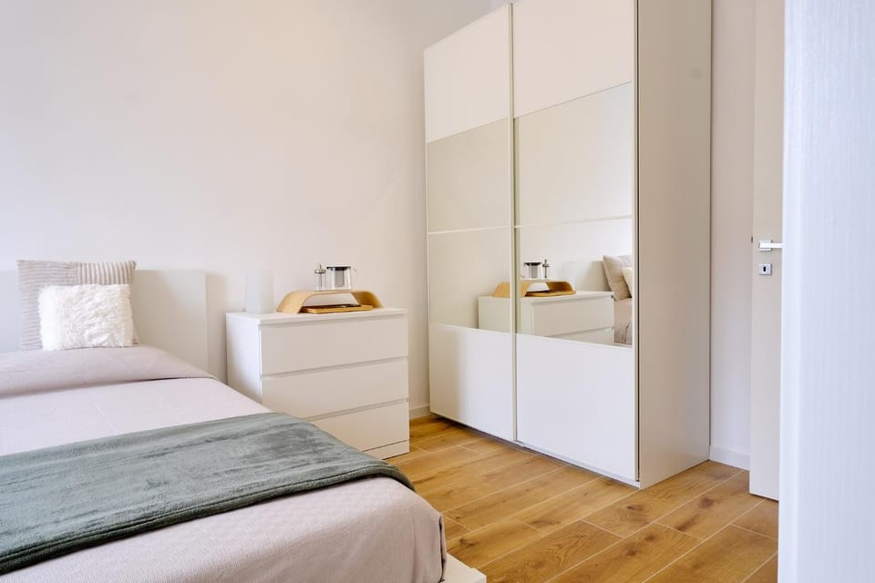 Bedroom, wardrobe