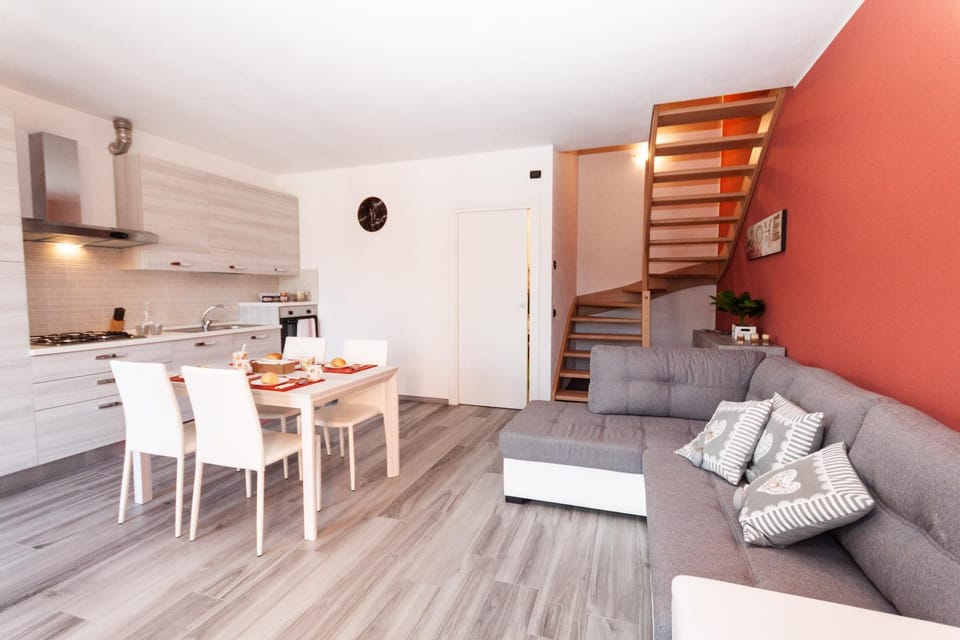 Kitchen or kitchenette, Living room, Seating area, Dining area