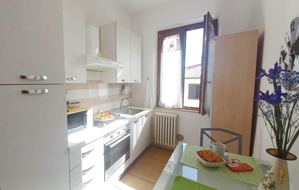 Kitchen or kitchenette, minibar, pet friendly, stove