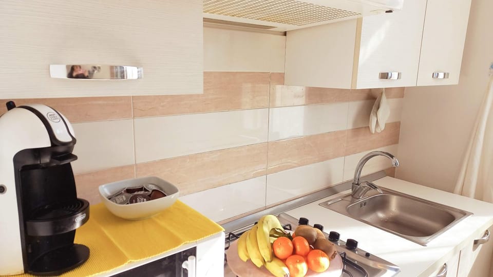 Coffee/tea facilities, Kitchen or kitchenette, Food and drinks, Food, minibar, stove, toaster