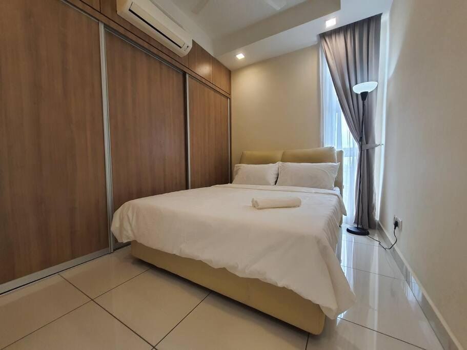 Photo of the whole room, Bedroom, wardrobe