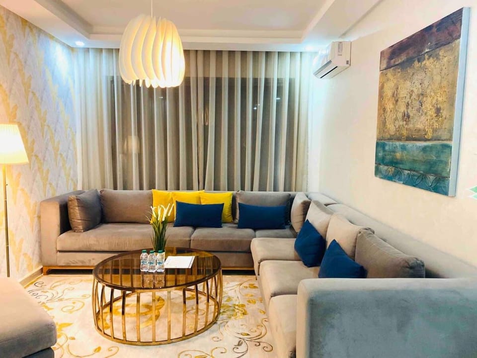 Sunny OASIS 2 Bedrooms - By AppartAli Apartment in Casablanca