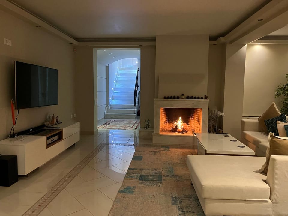 Communal lounge/ TV room, TV and multimedia, Seating area