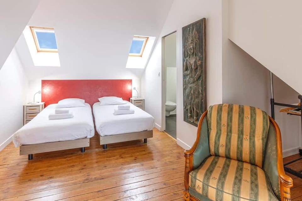 Bed, Photo of the whole room, Bedroom