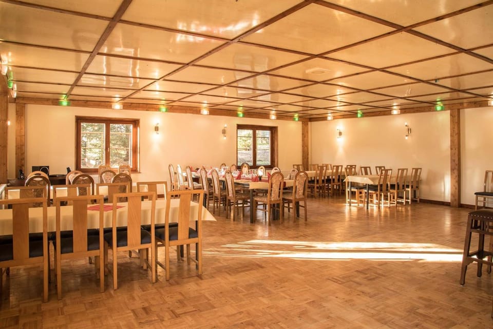 Restaurant/places to eat, Banquet/Function facilities
