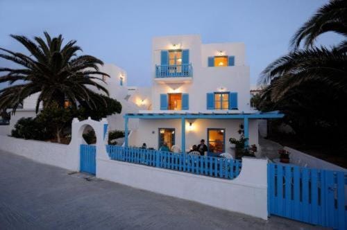 Facade/entrance, Facade/entrance, People, group of guests