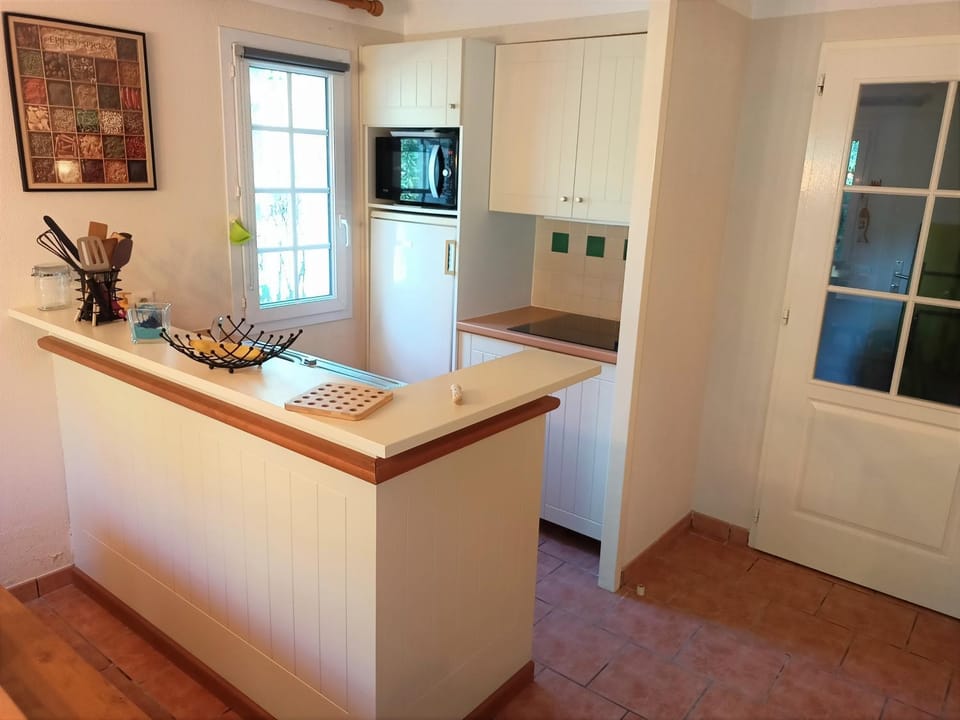 Lounge or bar, Meals, dishwasher, minibar, stove, kitchen