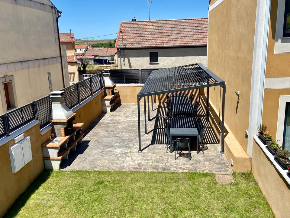 Property building, Spring, Summer, BBQ facilities, Balcony/Terrace