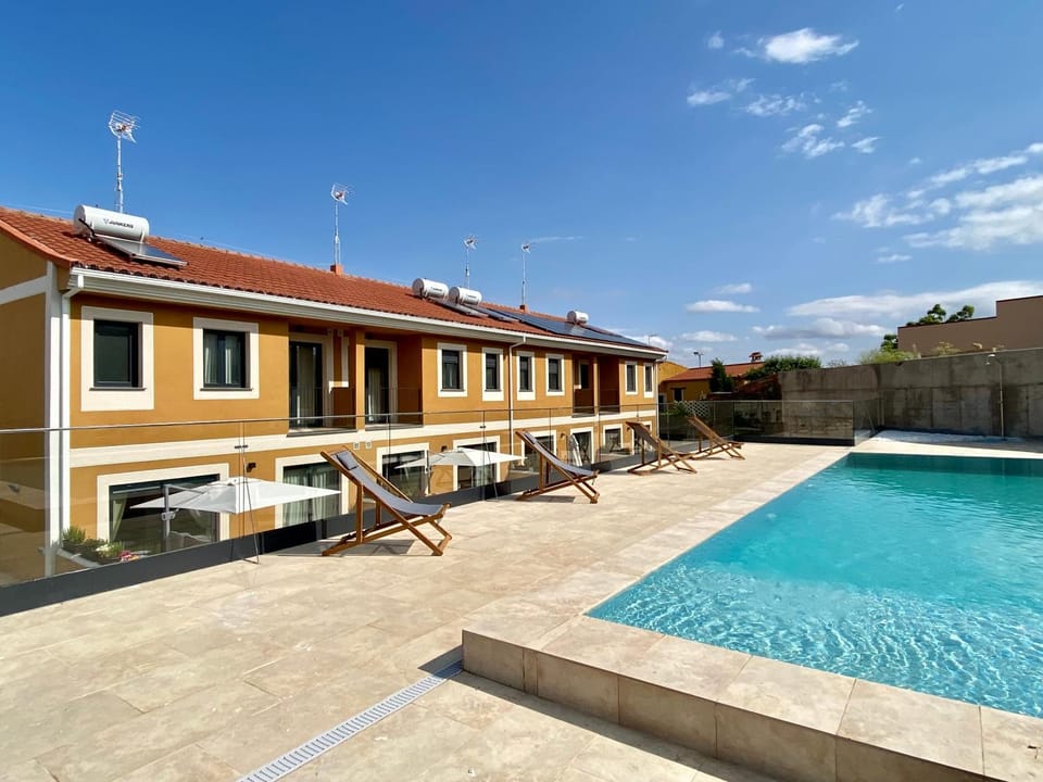 Property building, Patio, Day, Balcony/Terrace, Pool view, Swimming pool, sunbed