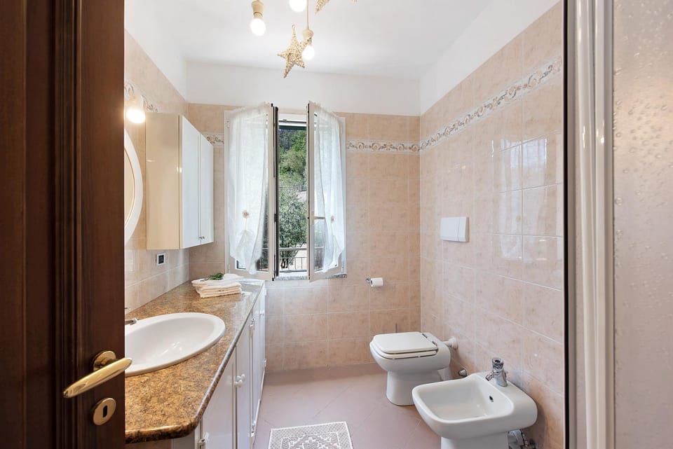 Bathroom, Living room