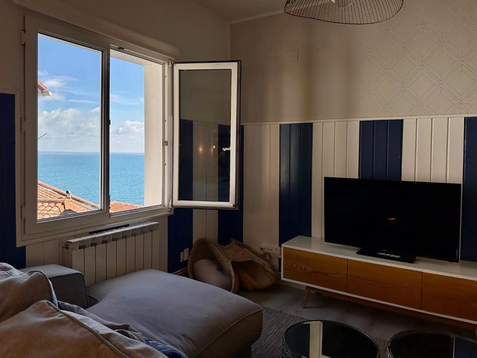 Natural landscape, Living room, Sea view