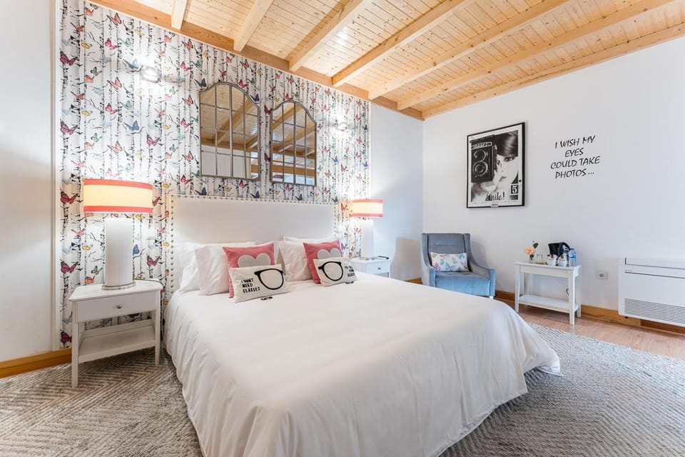 Bed, Photo of the whole room, Bedroom