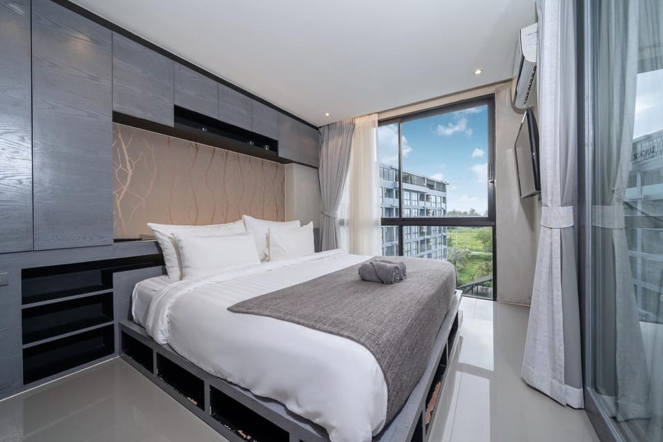 Bed, View (from property/room), Photo of the whole room, Bedroom