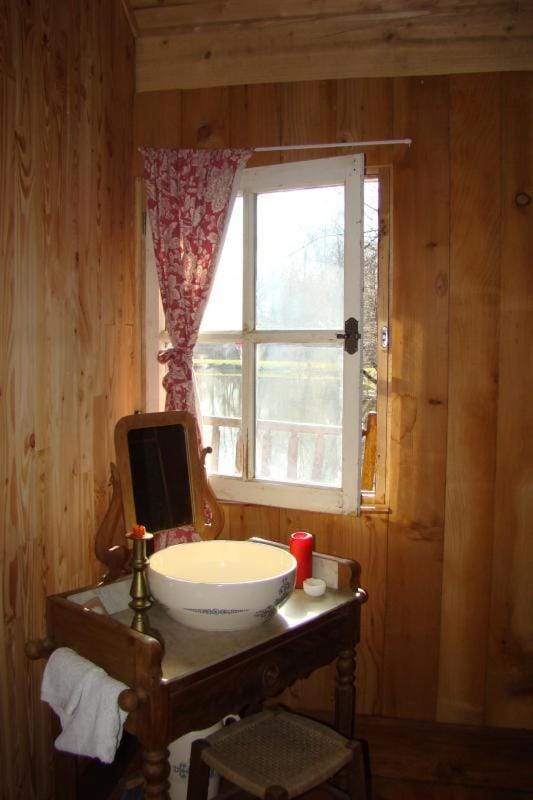 La cabane au bord de l'eau House in Nouvelle-Aquitaine