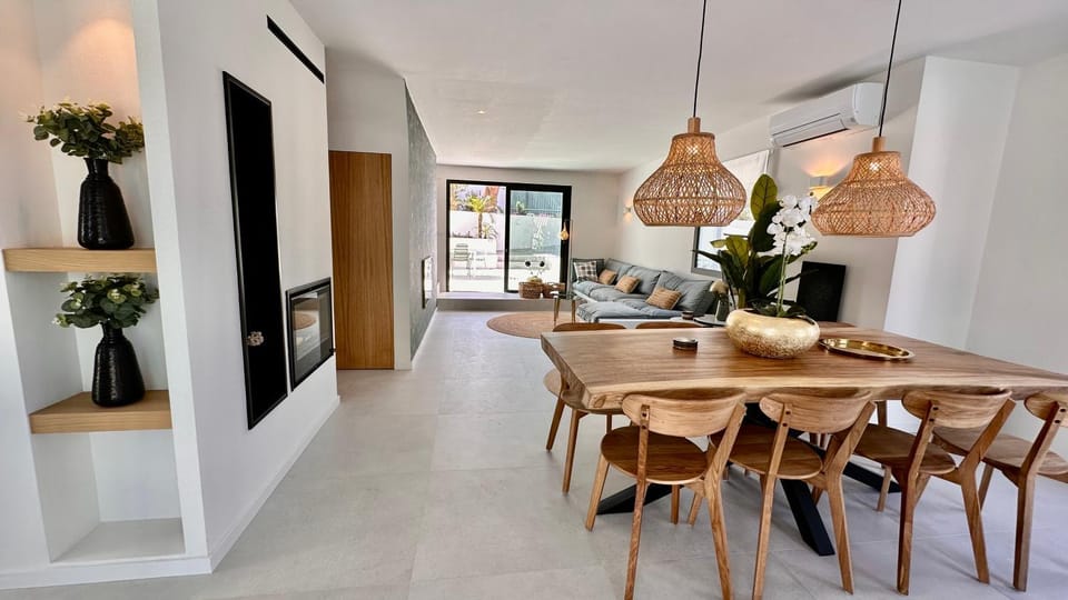 Living room, Seating area, Dining area, flat iron