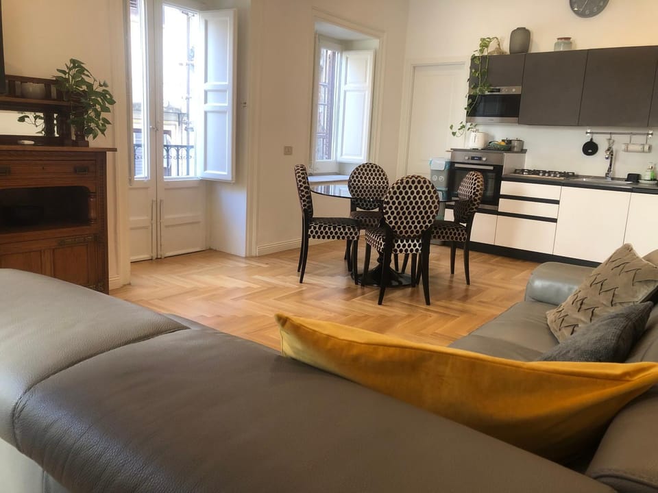 Kitchen or kitchenette, Living room, Dining area