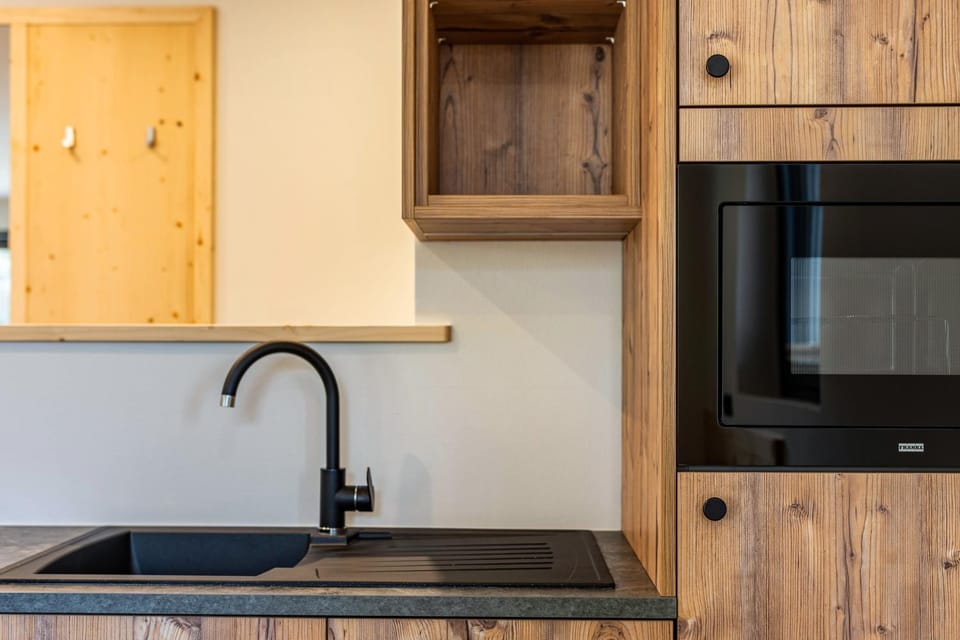 Kitchen or kitchenette, Living room