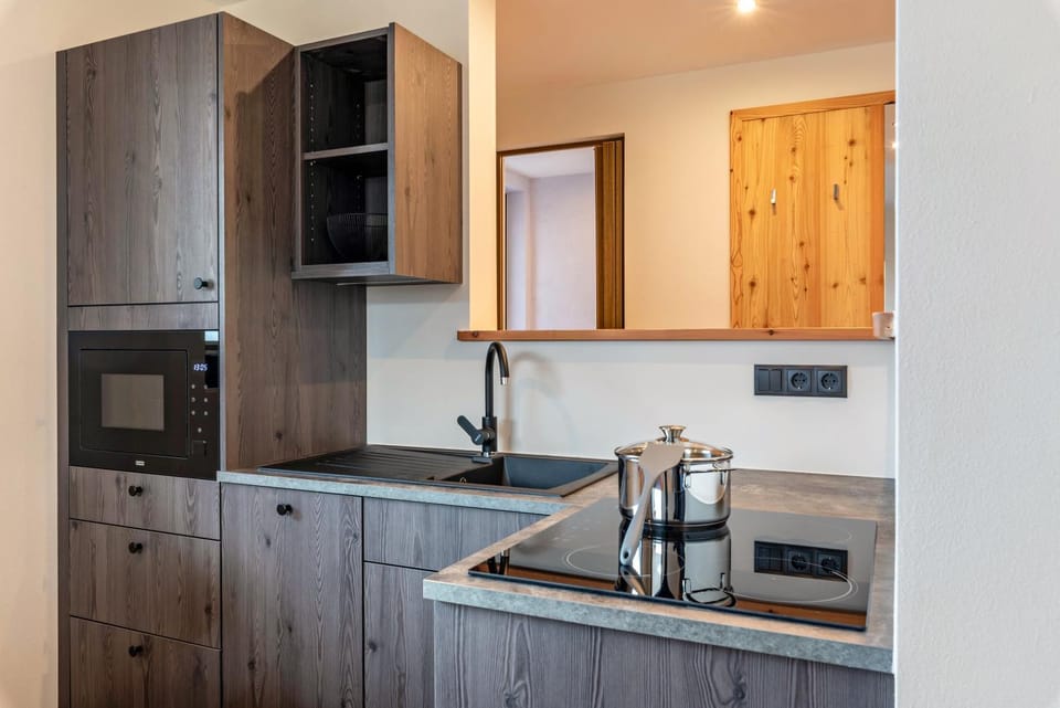 Kitchen or kitchenette, Living room