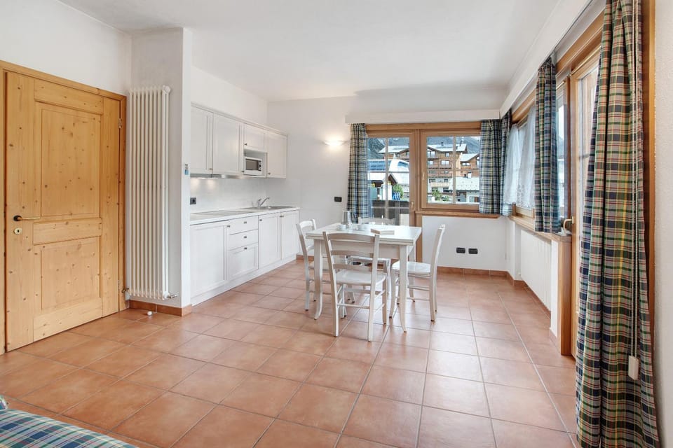 Property building, Kitchen or kitchenette, Living room