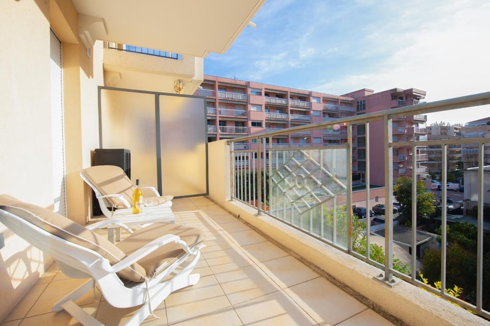 Patio, View (from property/room), Balcony/Terrace, Living room, sunbed